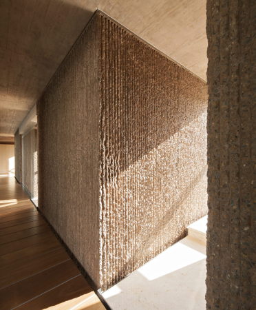 Ciudad Real, Spanien, Fuensanta House, Casa, house, Wohnen, Muka Arquitectura, Wohnhaus, housing, Beton, concrete, Satteldach, Fassade, Glas, glass, Glasbox, Holz, Licht, light