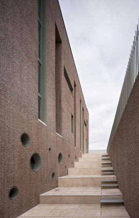 Ciudad Real, Spanien, Fuensanta House, Casa, house, Wohnen, Muka Arquitectura, Wohnhaus, housing, Beton, concrete, Satteldach, Fassade, Glas, glass, Glasbox, Holz, Licht, light