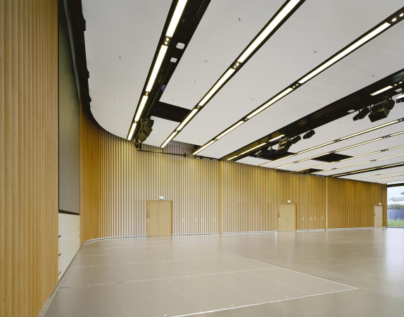 Krcher Areal; Firmenzentrale; Winnenden; Reichel Schlaier Architekten; Stuttgart; Neubau; Auditorium; Fugngerbrcke; Fachwerkkonstruktion; Hochdruckreiniger; headquarter; Kaercher; gelb; Kommunikationbreiche; Innenhof; Brigida Gonzlez