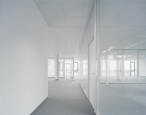 Krcher Areal; Firmenzentrale; Winnenden; Reichel Schlaier Architekten; Stuttgart; Neubau; Auditorium; Fugngerbrcke; Fachwerkkonstruktion; Hochdruckreiniger; headquarter; Kaercher; gelb; Kommunikationbreiche; Innenhof; Brigida Gonzlez