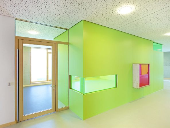 K�ppel + Klieber, Kindergarten, Kita, Stuttgart, Kita in Gehenb�hl, Farbe, Bauten f�r Kinder, Montessori-Kindergarten, Familienzenturm, Fassade, Material, Wettbewerb gewonnen, Grundriss, Seitenfl�gel, BauNetz, Baunetz-Meldungen, Neubau, Architekt, Richfest, Fertigstellung, Neubau, Von der Farbe zur Form, Kinderbetreung