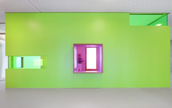 Kppel + Klieber, Kindergarten, Kita, Stuttgart, Kita in Gehenbhl, Farbe, Bauten fr Kinder, Montessori-Kindergarten, Familienzenturm, Fassade, Material, Wettbewerb gewonnen, Grundriss, Seitenflgel, BauNetz, Baunetz-Meldungen, Neubau, Architekt, Richfest, Fertigstellung, Neubau, Von der Farbe zur Form, Kinderbetreung