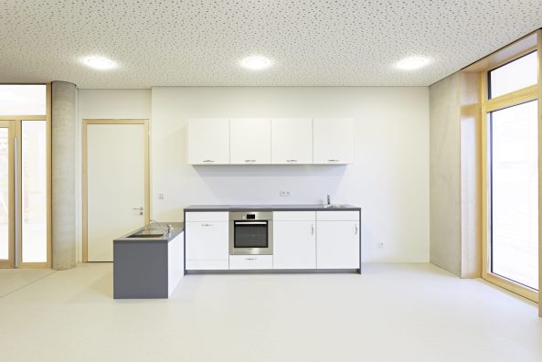 K�ppel + Klieber, Kindergarten, Kita, Stuttgart, Kita in Gehenb�hl, Farbe, Bauten f�r Kinder, Montessori-Kindergarten, Familienzenturm, Fassade, Material, Wettbewerb gewonnen, Grundriss, Seitenfl�gel, BauNetz, Baunetz-Meldungen, Neubau, Architekt, Richfest, Fertigstellung, Neubau, Von der Farbe zur Form, Kinderbetreung