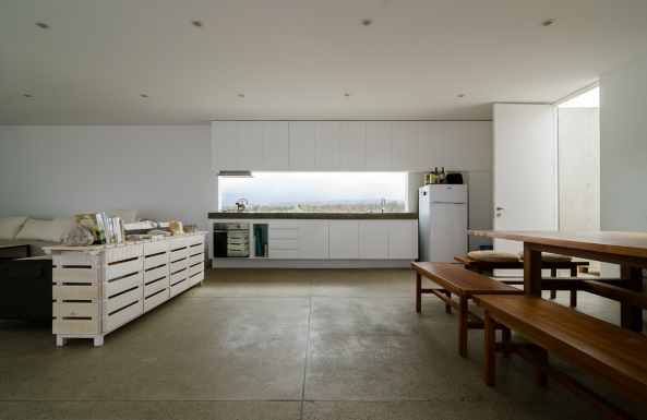 Chile, Haus, House, Villa, Ocean, Pacific, Pazifik, Neubau, Beton brut, Concrete, Weekend house, Wochenendhaus, L-frmig, Winkel. Terrasse, Sand, Felipe Fontecilla, Claudio Baladrn Z., Felipe de Ferrari M. and Diego Grass P., Huentelauqun, Plan Comn, Comunidad Agrcola de Huentelauqun, Atacama desert, Santiago de Chile, Einfamilienhaus,