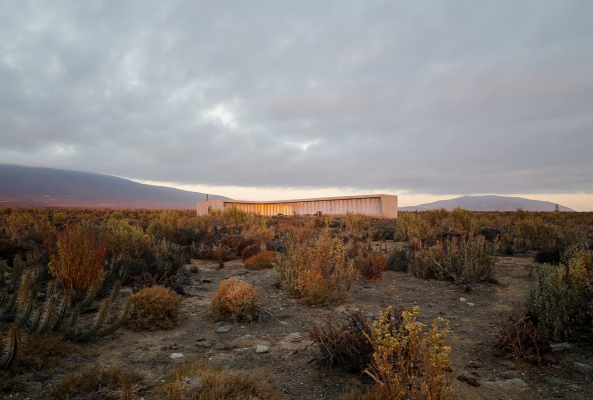 Chile, Haus, House, Villa, Ocean, Pacific, Pazifik, Neubau, Beton brut, Concrete, Weekend house, Wochenendhaus, L-frmig, Winkel. Terrasse, Sand, Felipe Fontecilla, Claudio Baladrn Z., Felipe de Ferrari M. and Diego Grass P., Huentelauqun, Plan Comn, Comunidad Agrcola de Huentelauqun, Atacama desert, Santiago de Chile, Einfamilienhaus,
