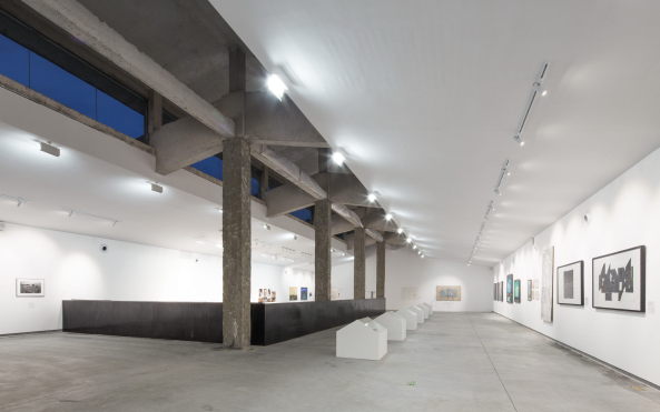 China, Shenzhen, Umbau, O-office Architecs, MJH Gallery, conversion, Leerstand, concrete, Beton, Stahl, steel, Gewerbebetrieb, Werkstatt, Pavilion, Pavillon, Industriebau, industrial relic, Galerie, gallery, Ausstellungshalle, exhibition hall, exhibition, Ausstellung, Doppeldach, Licht, Beleuchtung, light, Glas, glass, show room, Kunsthandel, art shop, multifunktional space