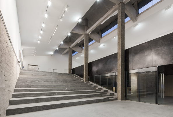 China, Shenzhen, Umbau, O-office Architecs, MJH Gallery, conversion, Leerstand, concrete, Beton, Stahl, steel, Gewerbebetrieb, Werkstatt, Pavilion, Pavillon, Industriebau, industrial relic, Galerie, gallery, Ausstellungshalle, exhibition hall, exhibition, Ausstellung, Doppeldach, Licht, Beleuchtung, light, Glas, glass, show room, Kunsthandel, art shop, multifunktional space