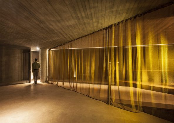 Megara, Griechenland, tense architecture, Haus, Wohnhaus, house, Beton, concrete, Glas, glass, Gerania Mountains, Berge, Glasdach, Dach, roof, Dreieck, triangle, Trapez, Gebirge, Hof, court, Atrium, begrntes Dach, green roof