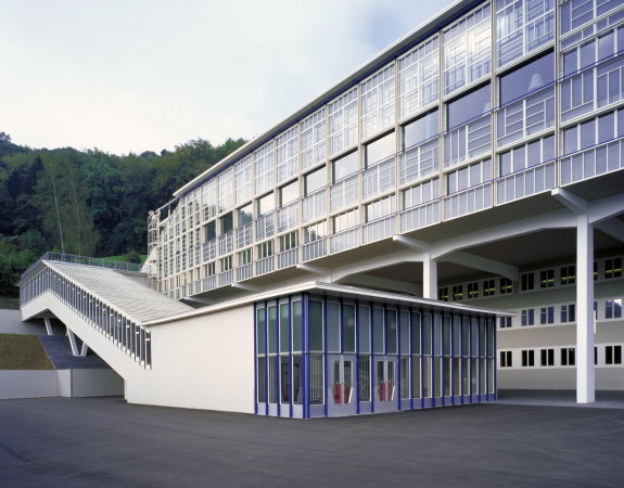 Beton, Martinsberg, Baden, Schweiz, Berufsschule, schule, berufsbildung, berufsbildend, weiterbauen, bestand, bauen im bestand, neubau, sporthalle, burkard meyer, 2006, sia, sia aargau, 2014, preis, pr�miert, 50er, 1950er, wohlfahrtsbau