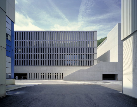 Beton, Martinsberg, Baden, Schweiz, Berufsschule, schule, berufsbildung, berufsbildend, weiterbauen, bestand, bauen im bestand, neubau, sporthalle, burkard meyer, 2006, sia, sia aargau, 2014, preis, prämiert, 50er, 1950er, wohlfahrtsbau