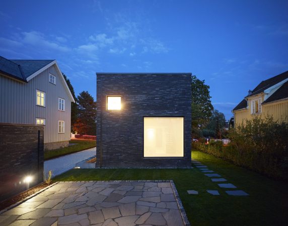 Oslo, Norwegen, Wothouse, Haus, Wohnhaus, NSW AS, Villa, Fassade, Holz, wood, Kubus, cubic, Licht, Beleuchtung, light, Fenster, window