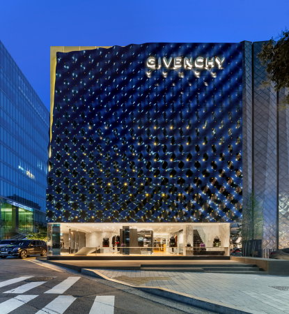 givenchy, flagship, store, seoul, korea, sdkorea, neubau, shopping, marke, luxus, kleine schwarze, piuarch, mailand, mode, flagship-store, Fassade, Acryl, facade, LED, Beleuchtung, light