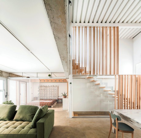 Sau, Taller Darquitectura, House Migdia, Casa, Claudia Galicia, Josep Arisa, Andrs Flajszer, Marta Poch, Mria Surez, Einfamilienhaus, Stadthaus, Neubau, Holz, Beton, Granollers, Spanien, Katalanien, Katalonien, Stadthaus, Townhaus, Catalonia, billig bauen, Intelligentes Glas, Garten, pflegeleichter Garten, cheap construction, Trapezblech