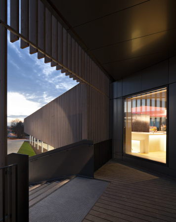 Lac du Der-Chantecoq, Lac du Der, Casino, Casino Joa, Frankreich, France, Data Architectes, Kasino, Spiel, Holz, wood, Lamellen, Glas, glass, Beton, concrete, Fassade, Stelzen, stilt, Box, Bar, See, timber