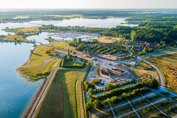 Lac du Der-Chantecoq, Lac du Der, Casino, Casino Joa, Frankreich, France, Data Architectes, Kasino, Spiel, Holz, wood, Lamellen, Glas, glass, Beton, concrete, Fassade, Stelzen, stilt, Box, Bar, See, timber