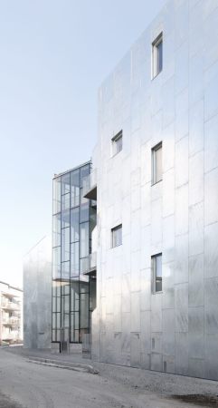 Joliark, Tappen, Schweden, Mariehll, housing, Wohnungsbau, Wohnen, house, apartment, Stockholm, metallic facade, facade, Fassade, Beton, concrete, steel, Stahl, verzinkter Stahl, galvanised steel, Balkone, balcony, Maisonette, Metall, Terrasse, terrace, Stein, stone, timber, Holz