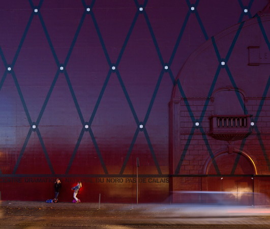 Bthune, Drama, Theater, Fassade, Manuelle Gautrand, Bestand, Erweiterung, Neubau, Schwarz, Philippe Ruaul, Agathe Alexis, Alain Barsacq, Paneele, Rot, Boulevard Victor Hugo, berformung, red facade, black, theatre, extension, new building