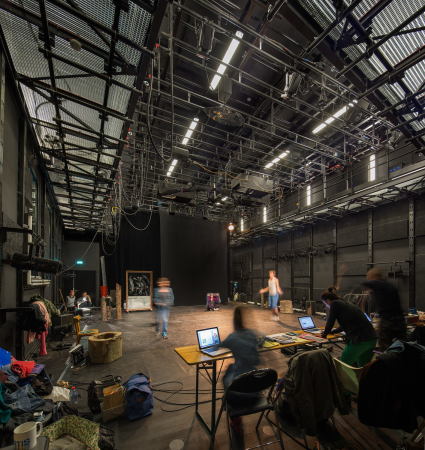 Bthune, Drama, Theater, Fassade, Manuelle Gautrand, Bestand, Erweiterung, Neubau, Schwarz, Philippe Ruaul, Agathe Alexis, Alain Barsacq, Paneele, Rot, Boulevard Victor Hugo, berformung, red facade, black, theatre, extension, new building