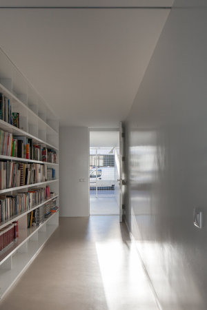 Porto, urban house, wei, Simplizitt, simplicity, Gitter, grid, Fassade, facade, Glas, Fenster, window, Fensterladen, shutter, Claudia Monteiro, Vitor Oliveira Architects, Jose Campo