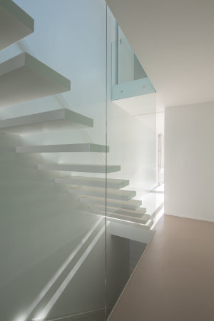 Porto, urban house, wei, Simplizitt, simplicity, Gitter, grid, Fassade, facade, Glas, Fenster, window, Fensterladen, shutter, Claudia Monteiro, Vitor Oliveira Architects, Jose Campo