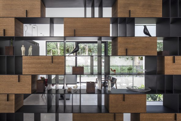 Israel, Tel Aviv, Pitsou Kedem, Pitsou Kedem architects, Beton, Wohnhaus, Neubau, Corten, Schatten, Licht, Sonnenschutz, Archaik, Sichtbeton, Lob des Schattens, Amid Geron, irene Goldberg, Hila Sella, Pitsou Kedem Architekten