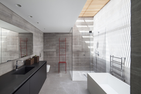 Israel, Tel Aviv, Pitsou Kedem, Pitsou Kedem architects, Beton, Wohnhaus, Neubau, Corten, Schatten, Licht, Sonnenschutz, Archaik, Sichtbeton, Lob des Schattens, Amid Geron, irene Goldberg, Hila Sella, Pitsou Kedem Architekten