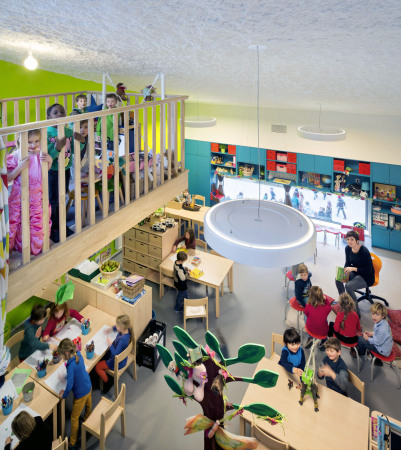 Bauen im Bestand, Belgien, Mokke Architecten, Backstein, Gianni Cito, Neubau, Altbau, Rathaus, city hall, brick building, Bonheiden, school, Schule, Grundschule, Kindergarten, Sporthalle, Erweiterung, Denkmal, Denkmalschutz, Belgium