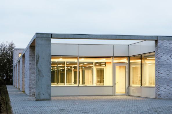 schule, grundschule, schulgarten, garten, auenraum, unterricht im freien, offenbach, bieber, bieber-waldhof, wchter, waechter, wchter + wchter, architekten, neubau, beton, inklusion, ganztagsschule, ganztagsbetreuung, ganztagsunterricht, lichthof, erdgeschoss