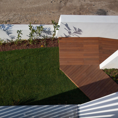 Portugal, Arrifana, Santa Maria da Feira, Pedro Henrique, Landschaft, Natur, Wei, Farbe, Dreieck, Licht, Schatten, light, shadow, colour, triangle, rural landscape, Holz, wood