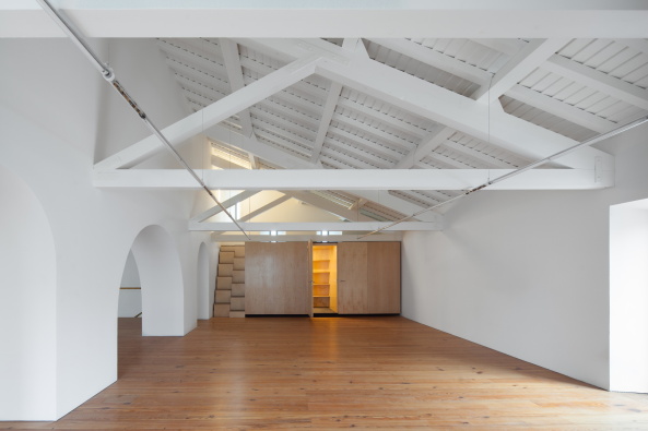 Kulturzentrum, Azoren, Atlantik, Kunst, Museum, ffentlich, Vulkan, Basalt, Mauerwerk, Beton, Menos  Mais, Joo Mendes Ribeiro, contemporary, art, centre, neubau, atelier, werkstatt, ffentlicher bau