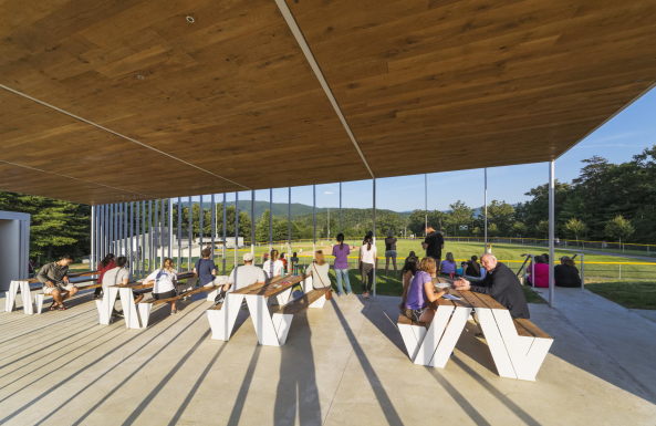 design/buildLAB, VA Tech School of Architecture + Design, Students, Studenten, Clifton Forge, Oak, Eiche, steel, Stahl, Stahlkonstruktion, Glas, glass, wood, Holz, timber, Sharon Fieldhouse, Terrasse, terrace, Beton, concrete, Hgel, hill, Treppe, pivot door, Drehtr, Pavilion, Wald, forest, Nachhatligkeit, Vorfertigung, Wei, white, Sule, Dach, roof