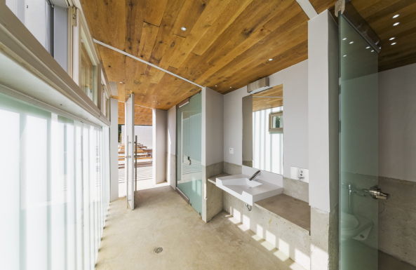 design/buildLAB, VA Tech School of Architecture + Design, Students, Studenten, Clifton Forge, Oak, Eiche, steel, Stahl, Stahlkonstruktion, Glas, glass, wood, Holz, timber, Sharon Fieldhouse, Terrasse, terrace, Beton, concrete, Hgel, hill, Treppe, pivot door, Drehtr, Pavilion, Wald, forest, Nachhatligkeit, Vorfertigung, Wei, white, Sule, Dach, roof