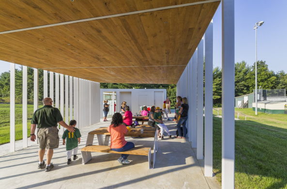 design/buildLAB, VA Tech School of Architecture + Design, Students, Studenten, Clifton Forge, Oak, Eiche, steel, Stahl, Stahlkonstruktion, Glas, glass, wood, Holz, timber, Sharon Fieldhouse, Terrasse, terrace, Beton, concrete, Hgel, hill, Treppe, pivot door, Drehtr, Pavilion, Wald, forest, Nachhatligkeit, Vorfertigung, Wei, white, Sule, Dach, roof