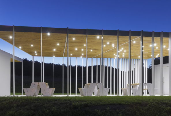 design/buildLAB, VA Tech School of Architecture + Design, Students, Studenten, Clifton Forge, Oak, Eiche, steel, Stahl, Stahlkonstruktion, Glas, glass, wood, Holz, timber, Sharon Fieldhouse, Terrasse, terrace, Beton, concrete, Hgel, hill, Treppe, pivot door, Drehtr, Pavilion, Wald, forest, Nachhatligkeit, Vorfertigung, Wei, white, Sule, Dach, roof