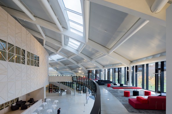 Kulturzentrum von Tschumi in der Schweiz