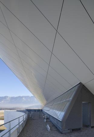 Michel Rmon, HELIOS, National Solar Energy Institute, Chambry, INES, Frdric Nicolas, Frankreich, France, Dachkonstruktion, gefaltetes Dach, Dach, roof, Technik, Fassade, facade, Glas, glass, Holz, wood, Beton, concrete, Atrium, Licht, light, Technologiepark, Energie, energy