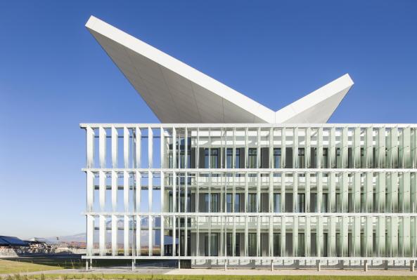 Michel Rmon, HELIOS, National Solar Energy Institute, Chambry, INES, Frdric Nicolas, Frankreich, France, Dachkonstruktion, gefaltetes Dach, Dach, roof, Technik, Fassade, facade, Glas, glass, Holz, wood, Beton, concrete, Atrium, Licht, light, Technologiepark, Energie, energy
