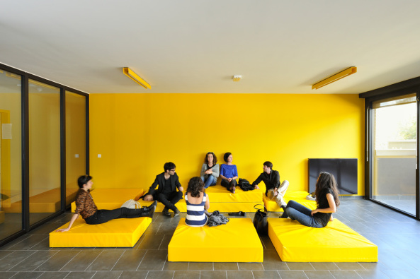 Slowenien, Ljubljana, Brick Neighbourhood, Slovenia, dekleva gregorič architects, housing, Wohnungsbau, Wohnen, Wohnung, Backstein, Ziegelstein, brick, Farbe, Fassade, Gelb, yellow, Balkon, balcony, facade, colour, flat, soziale Interaktion, Gemeinschaftsraum, communal space