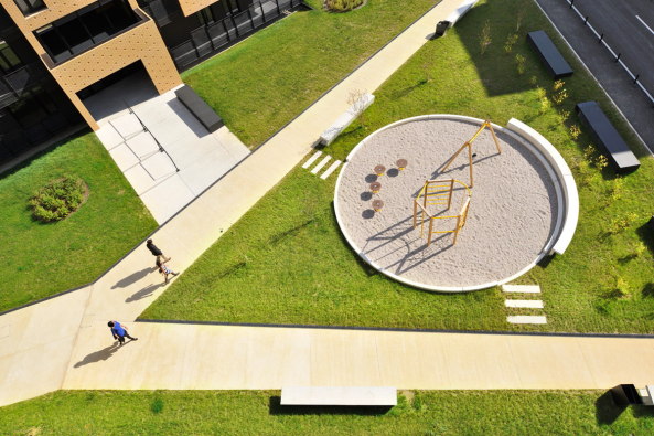 Slowenien, Ljubljana, Brick Neighbourhood, Slovenia, dekleva gregorič architects, housing, Wohnungsbau, Wohnen, Wohnung, Backstein, Ziegelstein, brick, Farbe, Fassade, Gelb, yellow, Balkon, balcony, facade, colour, flat, soziale Interaktion, Gemeinschaftsraum, communal space