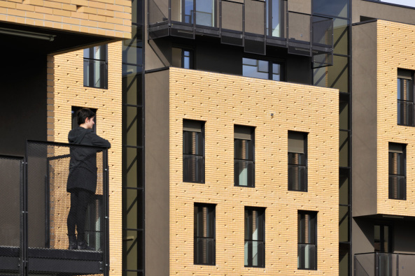 Slowenien, Ljubljana, Brick Neighbourhood, Slovenia, dekleva gregorič architects, housing, Wohnungsbau, Wohnen, Wohnung, Backstein, Ziegelstein, brick, Farbe, Fassade, Gelb, yellow, Balkon, balcony, facade, colour, flat, soziale Interaktion, Gemeinschaftsraum, communal space