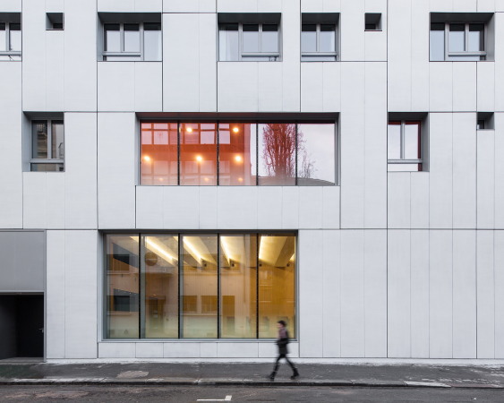 Paris, LAPS Architecture, MAB Arquitectura, Ville de Paris, 2014, 72 avenue Felix Faure, Patronage La�que, Neubau, PVC Stegplatten, Beton, concrete, Fertigstellung, Demokratie, Meinungsfreiheit, 15�me arrondissement, Wohnhaus, Wohnungen, Apartments, Glass, Glas, Licht, Kinderheim, H�rsaal, Seminarr�ume, rue Tisserand, Moderne, Milchglas, Laterna Magica, Aufkl�rung, Laizismus, 15. arrondissement