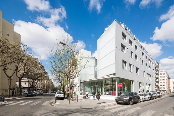 Paris, LAPS Architecture, MAB Arquitectura, Ville de Paris, 2014, 72 avenue Felix Faure, Patronage Laque, Neubau, PVC Stegplatten, Beton, concrete, Fertigstellung, Demokratie, Meinungsfreiheit, 15me arrondissement, Wohnhaus, Wohnungen, Apartments, Glass, Glas, Licht, Kinderheim, Hrsaal, Seminarrume, rue Tisserand, Moderne, Milchglas, Laterna Magica, Aufklrung, Laizismus, 15. arrondissement