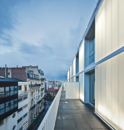 Paris, LAPS Architecture, MAB Arquitectura, Ville de Paris, 2014, 72 avenue Felix Faure, Patronage La�que, Neubau, PVC Stegplatten, Beton, concrete, Fertigstellung, Demokratie, Meinungsfreiheit, 15�me arrondissement, Wohnhaus, Wohnungen, Apartments, Glass, Glas, Licht, Kinderheim, H�rsaal, Seminarr�ume, rue Tisserand, Moderne, Milchglas, Laterna Magica, Aufkl�rung, Laizismus, 15. arrondissement