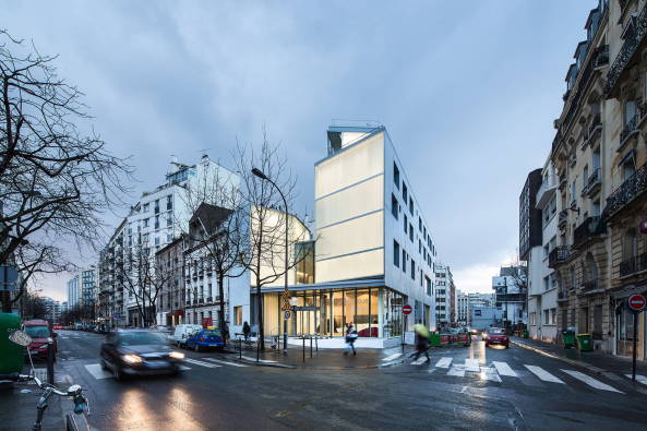 Paris, LAPS Architecture, MAB Arquitectura, Ville de Paris, 2014, 72 avenue Felix Faure, Patronage La�que, Neubau, PVC Stegplatten, Beton, concrete, Fertigstellung, Demokratie, Meinungsfreiheit, 15�me arrondissement, Wohnhaus, Wohnungen, Apartments, Glass, Glas, Licht, Kinderheim, H�rsaal, Seminarr�ume, rue Tisserand, Moderne, Milchglas, Laterna Magica, Aufkl�rung, Laizismus, 15. arrondissement