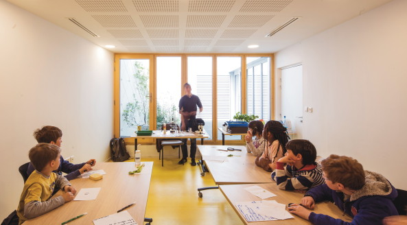 Paris, LAPS Architecture, MAB Arquitectura, Ville de Paris, 2014, 72 avenue Felix Faure, Patronage La�que, Neubau, PVC Stegplatten, Beton, concrete, Fertigstellung, Demokratie, Meinungsfreiheit, 15�me arrondissement, Wohnhaus, Wohnungen, Apartments, Glass, Glas, Licht, Kinderheim, H�rsaal, Seminarr�ume, rue Tisserand, Moderne, Milchglas, Laterna Magica, Aufkl�rung, Laizismus, 15. arrondissement