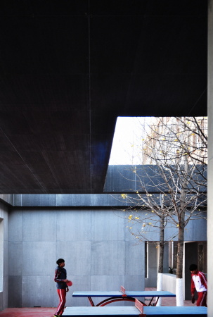 Gu Yunduan, Stadion, Neubau, Beton, kantig, Dogma, Hardcore, Sport Beijing, Peking, Interval Architects, 1/2 Stadium, Half Stadium, Interval Architects, refurbishment, renovation, school, sport, sports center, stadium, Sportlich, Laufbahn, Tischtennis