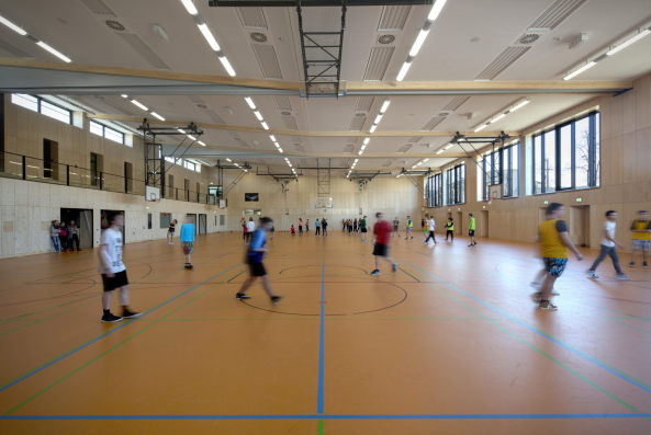 Baurconsult, Mehrzweckhalle, Dreichsporthalle, Beilngries, Bayern, Multifunktional, Sporthalle, Mittelschule Beilngries, Metallfassade, Fassade, Hallenbad, Mensa, Glas, Verglasung, glass, facade,