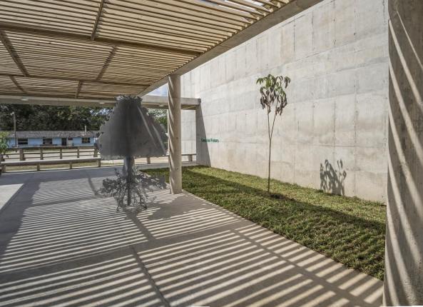 Turbo, Kolumbien, Pueblo Bello, House of Memory and Community Space, Taller Sintesis, Angelica Gaviria, Antioquia Uraba, Beton, concrete, Symbol, Erinnerungssttte, Begegnungssttte, classroom, Klassenraum, Holz, wood, Licht, light, Rampe
