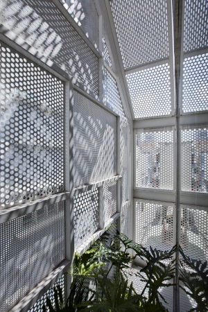 Ho-Chi-Minh-Stadt, Vietnam, DD concept, 3x10 house, Haus, Wohnen, Wohnhaus, Beton, Fassade, Gitter, Perforation, facade, concrete, gutter, grid, residential, Ho Chi Minh City, layer, Schicht, kleines Grundstck, small plot, Licht, light, natrliches Licht, Stahl, steel