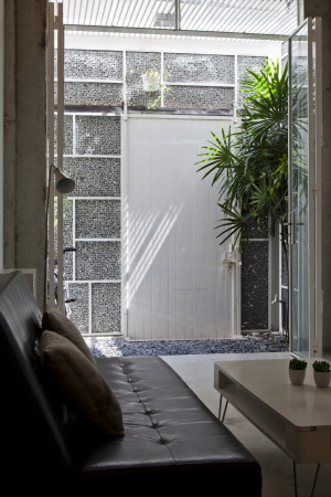 Ho-Chi-Minh-Stadt, Vietnam, DD concept, 3x10 house, Haus, Wohnen, Wohnhaus, Beton, Fassade, Gitter, Perforation, facade, concrete, gutter, grid, residential, Ho Chi Minh City, layer, Schicht, kleines Grundstck, small plot, Licht, light, natrliches Licht, Stahl, steel